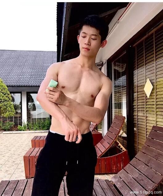 出柜老攻假装女生和直男聊陌陌，正常吗？-51虹马