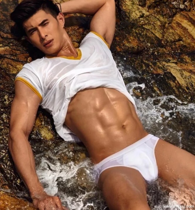 蜜桃胸小哥哥被舔的快高X了 - 51虹马