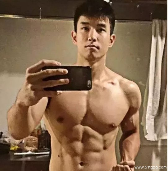 大得辣眼睛！帅气的90后小伙 - 51虹马