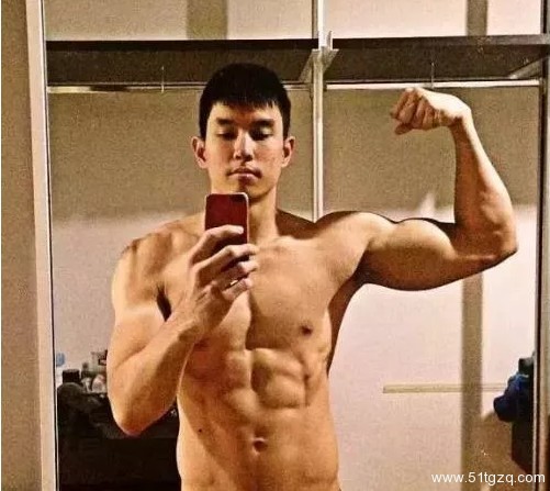 大得辣眼睛！帅气的90后小伙 - 51虹马