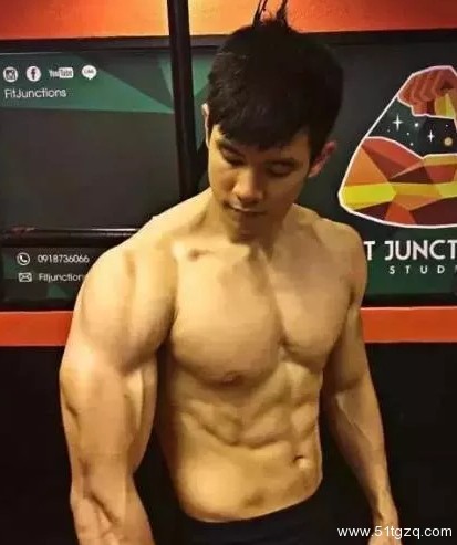 大得辣眼睛！帅气的90后小伙 - 51虹马