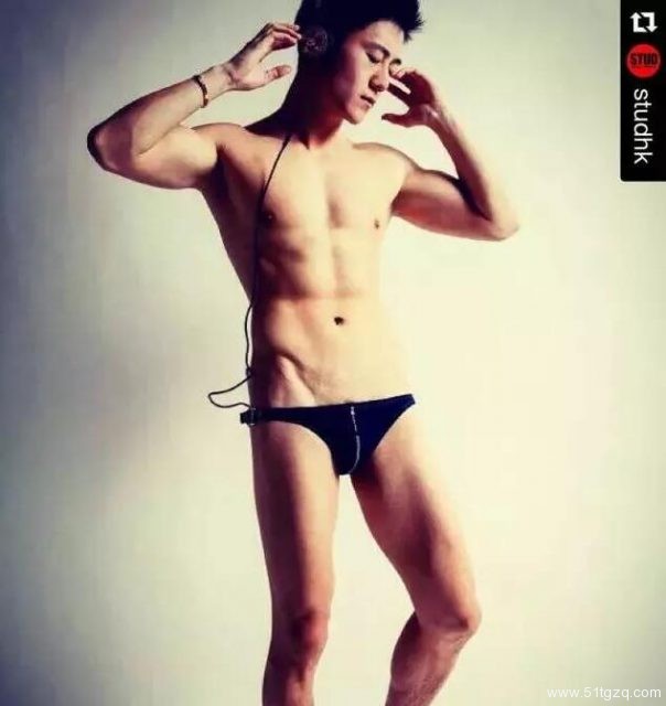 翘臀腹肌国民校草到知名卖肉男模，连洗澡全果都被基友直播！ - 51虹马