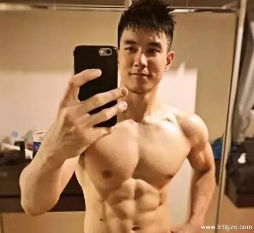 大得辣眼睛！帅气的90后小伙 - 51虹马