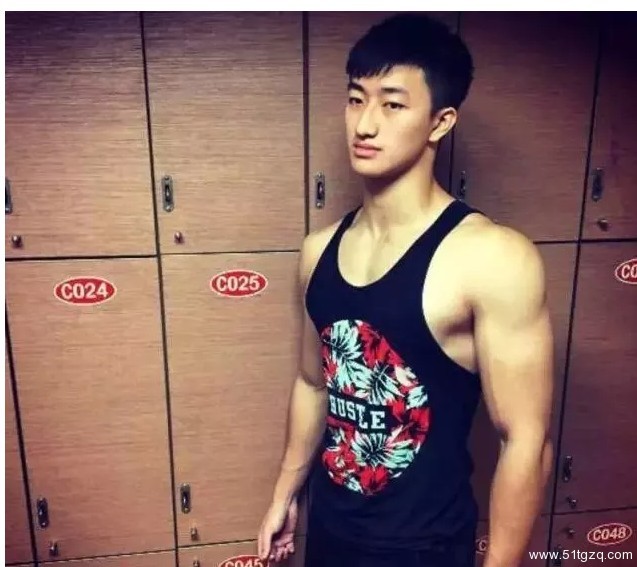 23小受，和BF同居后，发现男友次数满足不了自己怎么办？ - 51虹马