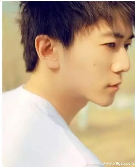 翘臀腹肌国民校草到知名卖肉男模，连洗澡全果都被基友直播！ - 51虹马