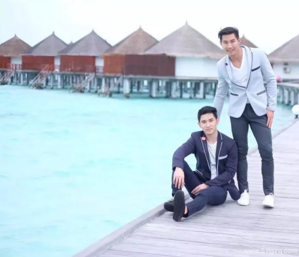 看点∣独爱穿泳裤自拍的极品大胸小鲜肉 找了个八块腹肌的男朋友了! - 51虹马