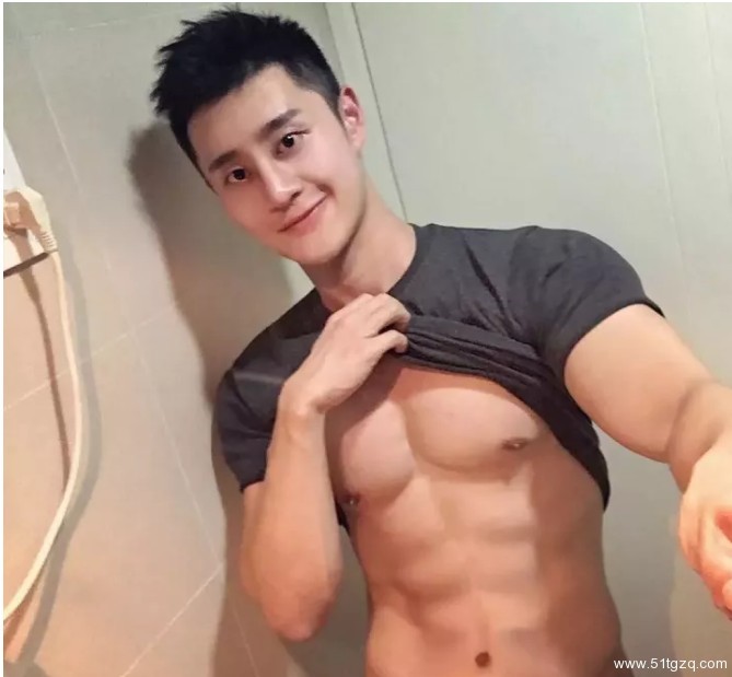 看点∣黄晓明的好友 极品正装翘臀男神 大胸腹肌公狗腰 直男都想得到的男人 - 51虹马