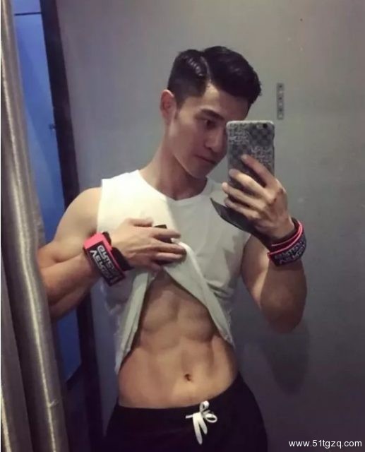 看点∣黄晓明的好友 极品正装翘臀男神 大胸腹肌公狗腰 直男都想得到的男人 - 51虹马