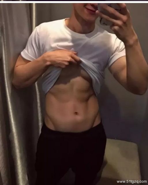 看点∣黄晓明的好友 极品正装翘臀男神 大胸腹肌公狗腰 直男都想得到的男人 - 51虹马