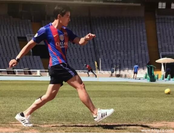 富二代足球帅哥下海拍片被网友扒出来了！ - 51虹马