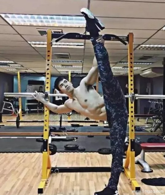 大得辣眼睛！帅气的90后小伙 - 51虹马