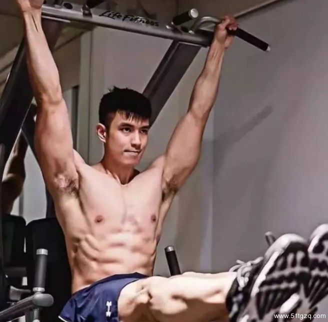 大得辣眼睛！帅气的90后小伙 - 51虹马