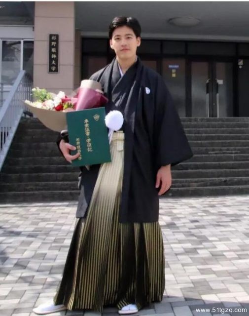 富二代足球帅哥下海拍片被网友扒出来了！ - 51虹马