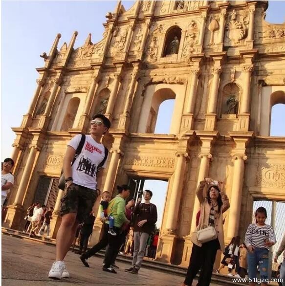 富二代足球帅哥下海拍片被网友扒出来了！ - 51虹马