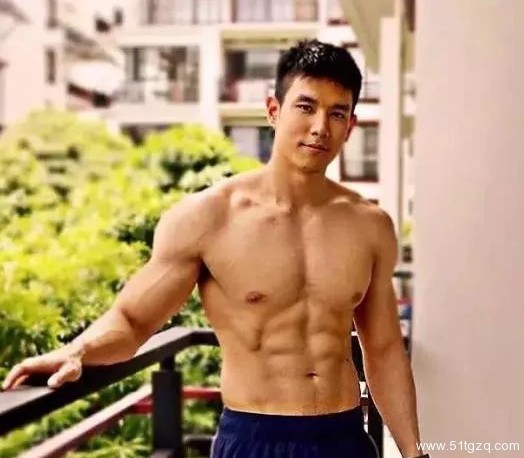 大得辣眼睛！帅气的90后小伙 - 51虹马