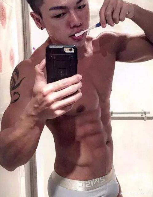 GOGOBOY更衣室被摸裆，大捷豹基友原来这么会玩-51虹马