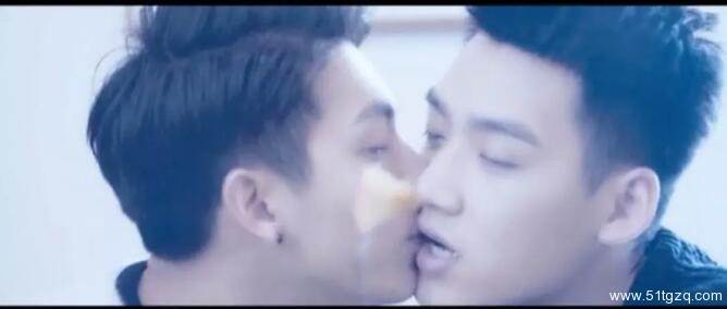 《难得》两位从小一起长大的帅哥突破家庭走在一起的故事，俩主演很帅，画面很美！-51虹马