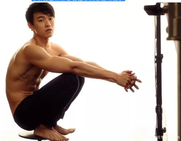 看点∣童颜巨肌游泳私教月兑光拍大耻度写真 你想养个天菜级的小狼狗吗？-51虹马