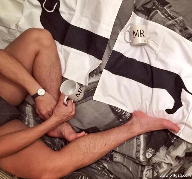 你是gay,如果你和你喜欢的直男躺在一个床上，你会怎么办？ - 51虹马