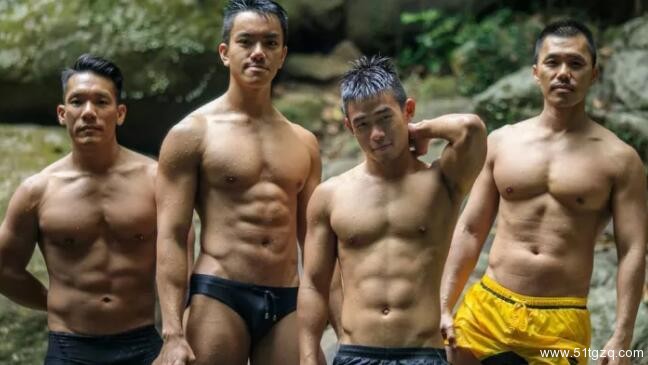 这名台大肌肉救生员成了内裤模特拍了床上写真 - 51虹马