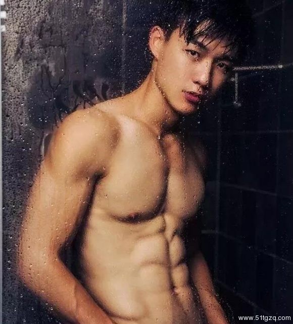 看点∣童颜巨肌游泳私教月兑光拍大耻度写真 你想养个天菜级的小狼狗吗？ - 51虹马