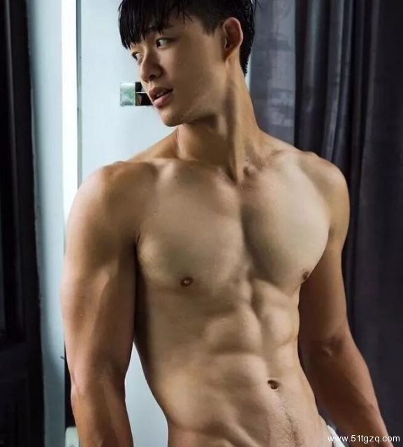 看点∣童颜巨肌游泳私教月兑光拍大耻度写真 你想养个天菜级的小狼狗吗？ - 51虹马