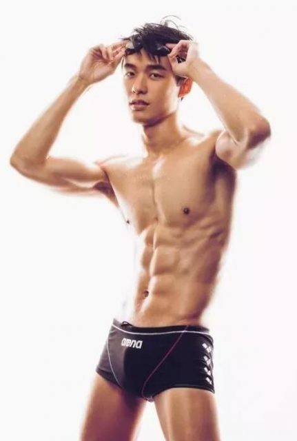 看点∣童颜巨肌游泳私教月兑光拍大耻度写真 你想养个天菜级的小狼狗吗？ - 51虹马