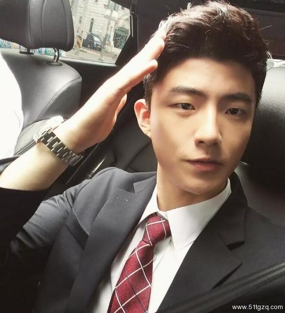 童颜巨肌小哥拉开拉链后，网友们都惊呆了！ - 51虹马