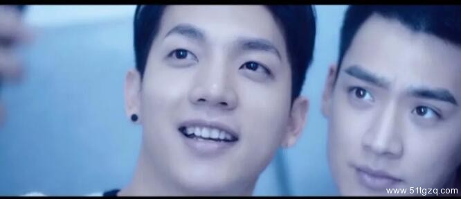 《难得》两位从小一起长大的帅哥突破家庭走在一起的故事，俩主演很帅，画面很美！ - 51虹马