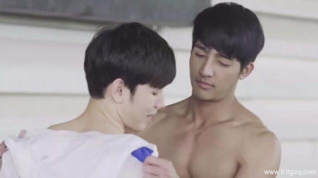 看这部剧的时候请自备纸巾，留着擦流下的口水！身材、颜值。。。我要给满分！ - 51虹马