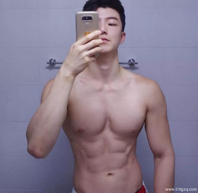 童颜巨肌小哥拉开拉链后，网友们都惊呆了！ - 51虹马