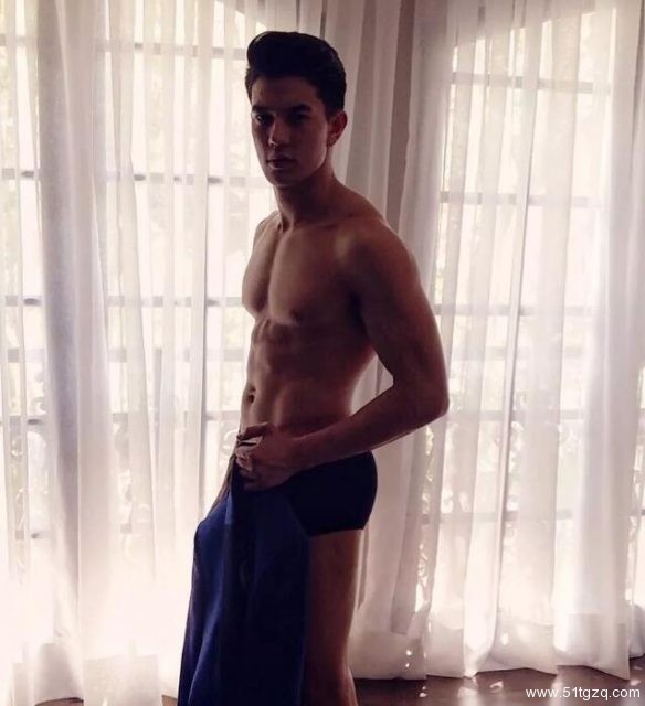 当亚洲面碰撞欧美面孔 巴西小哥哥一秒戳到你的高潮 - 51虹马