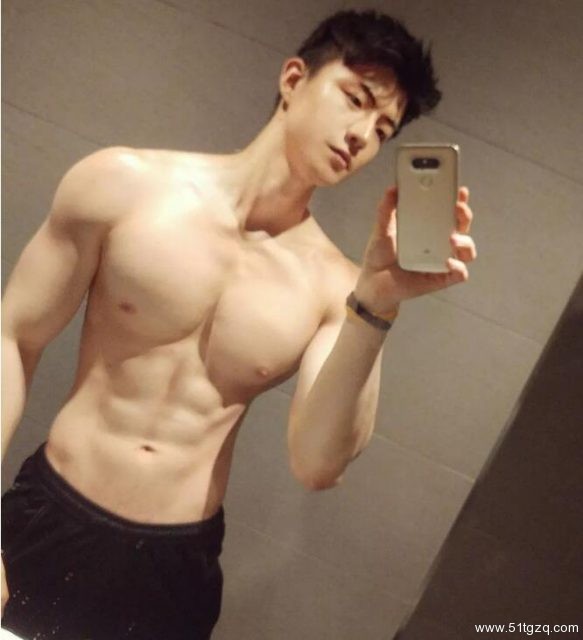 童颜巨肌小哥拉开拉链后，网友们都惊呆了！ - 51虹马