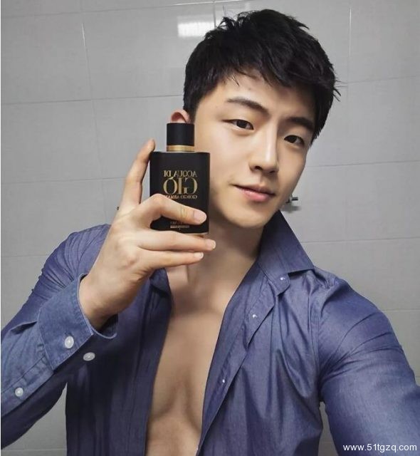 童颜巨肌小哥拉开拉链后，网友们都惊呆了！ - 51虹马