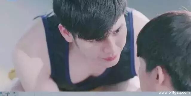 看这部剧的时候请自备纸巾，留着擦流下的口水！身材、颜值。。。我要给满分！ - 51虹马