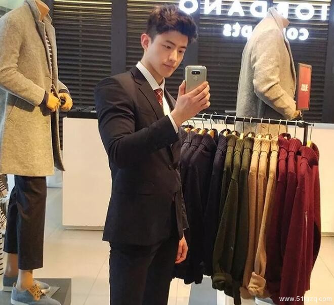 童颜巨肌小哥拉开拉链后，网友们都惊呆了！ - 51虹马