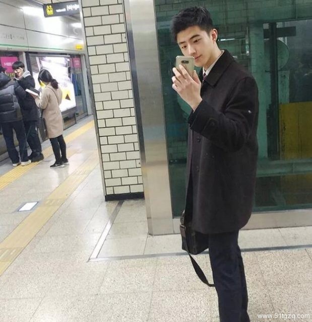 童颜巨肌小哥拉开拉链后，网友们都惊呆了！ - 51虹马