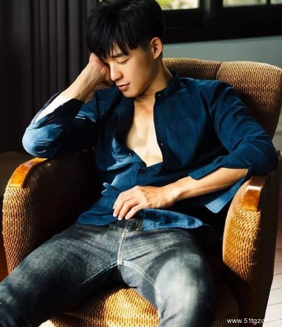 看点∣童颜巨肌游泳私教月兑光拍大耻度写真 你想养个天菜级的小狼狗吗？ - 51虹马