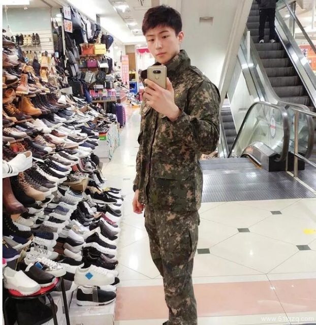 童颜巨肌小哥拉开拉链后，网友们都惊呆了！ - 51虹马