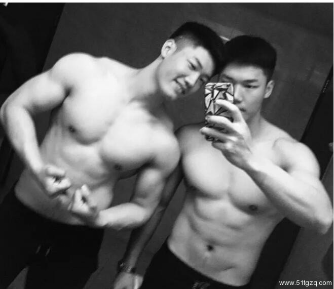 北京体育大学的双胞胎肌肉兄弟，你要哪个做老公 - 51虹马
