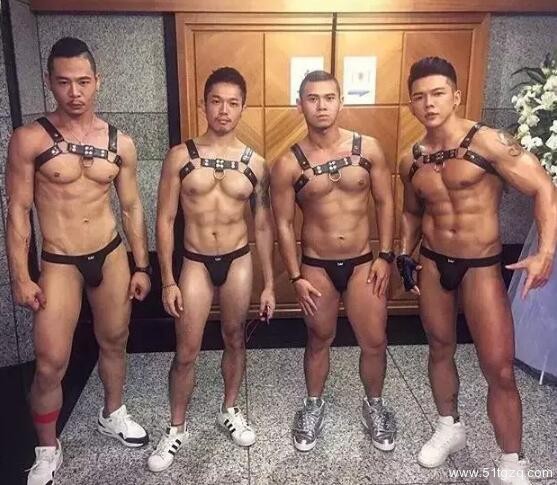 GOGOBOY更衣室被摸裆，大捷豹基友原来这么会玩 - 51虹马