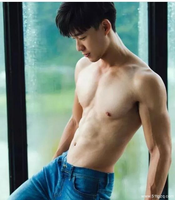 看点∣童颜巨肌游泳私教月兑光拍大耻度写真 你想养个天菜级的小狼狗吗？ - 51虹马