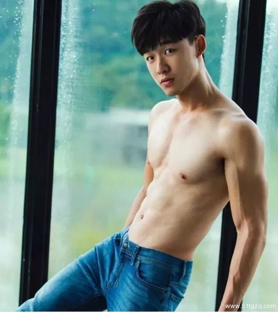 看点∣童颜巨肌游泳私教月兑光拍大耻度写真 你想养个天菜级的小狼狗吗？ - 51虹马