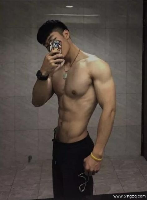 北京体育大学的双胞胎肌肉兄弟，你要哪个做老公 - 51虹马