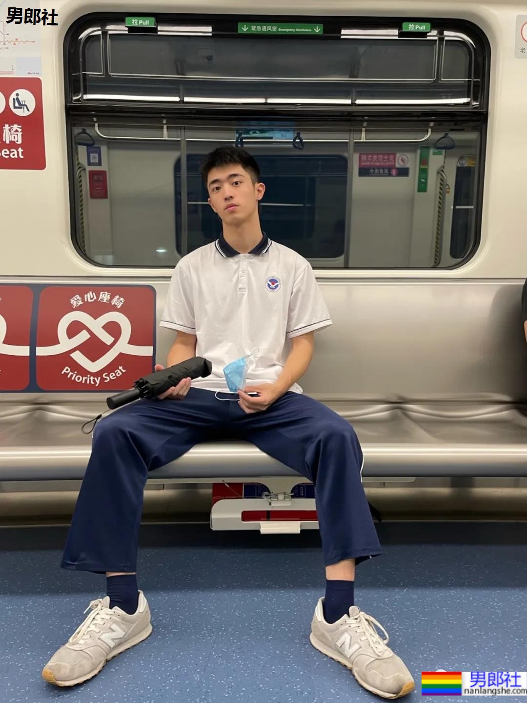 不怕02年高中学弟长得帅，就怕奶狗弟弟太可爱！-51虹马