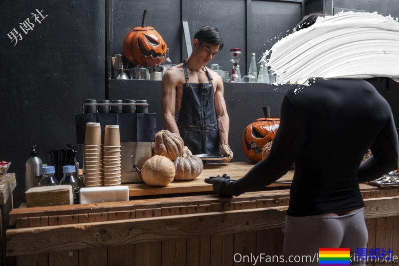 蒙面肌肉男神被调教Kora SkiinMode cCollection | Naked Barista Anthony-男郎社
